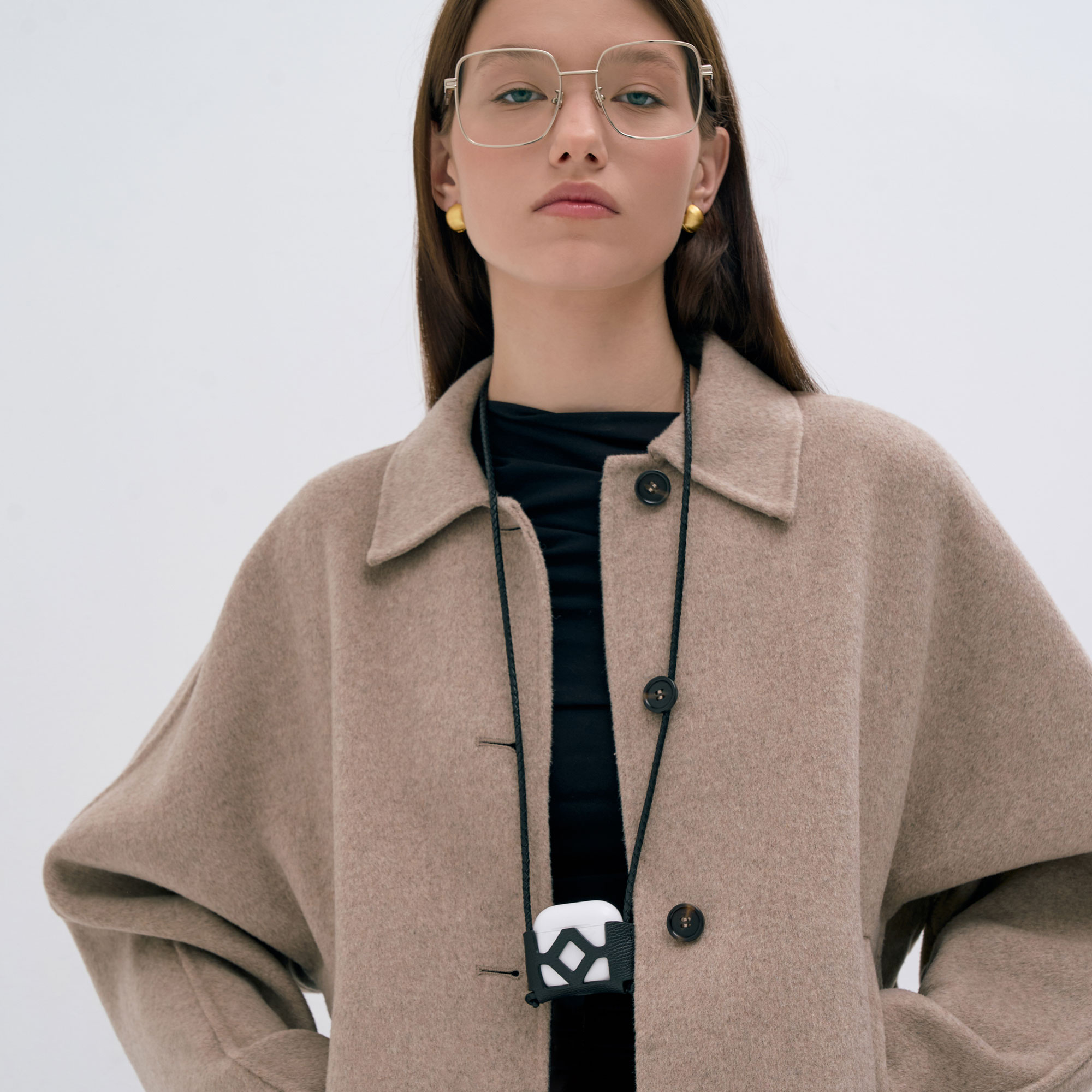 Kate-Kore-AirPods-4-Saffiano-Black-model-web